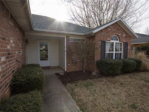 2nd image of 1532 N Fieldstone Ave