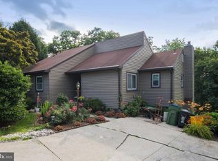 3244 Ridgeway Rd, Harrisburg, PA 17109
