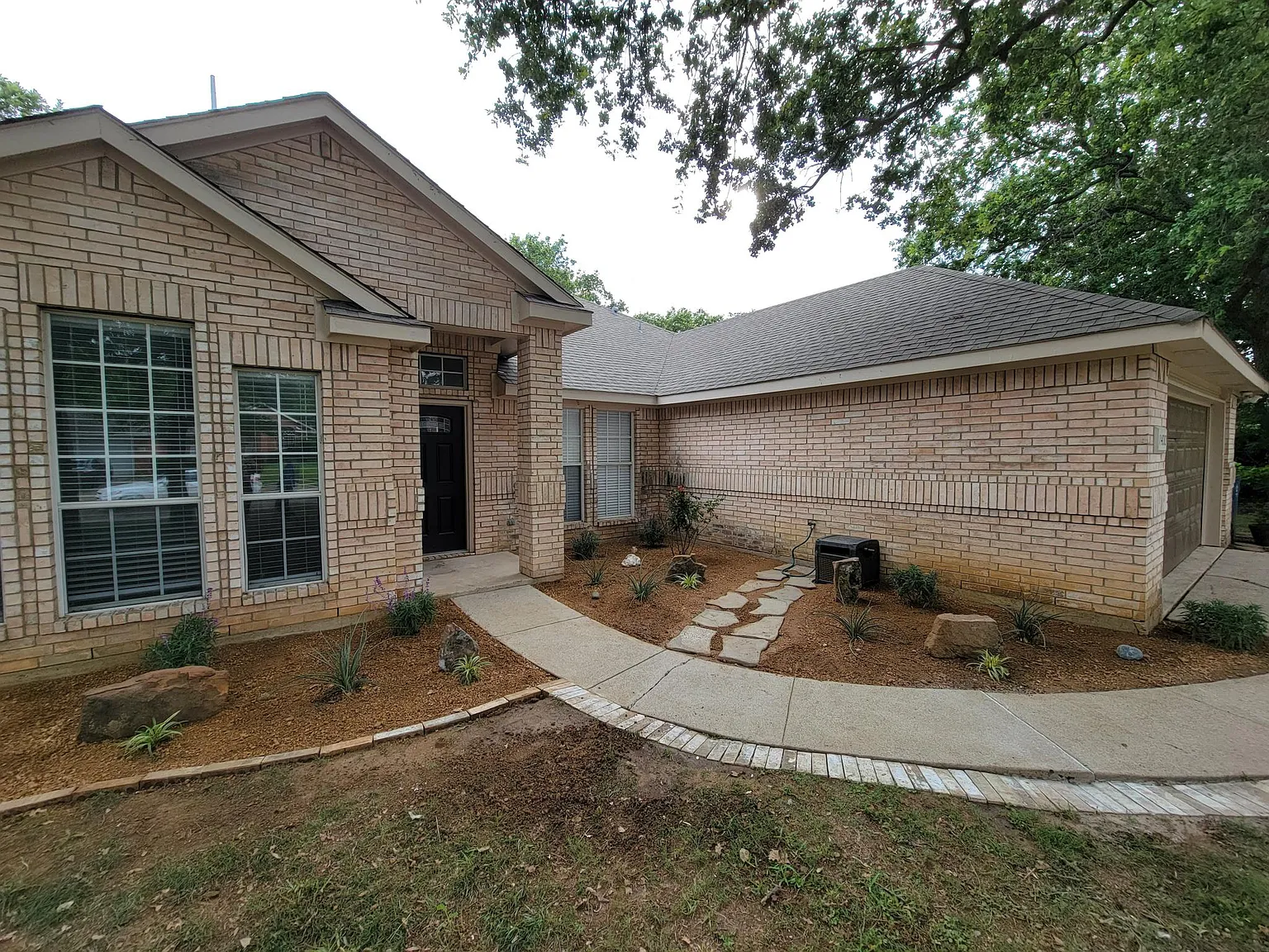 3 bed, 1996 sqft, $2,750 — Photo 2
