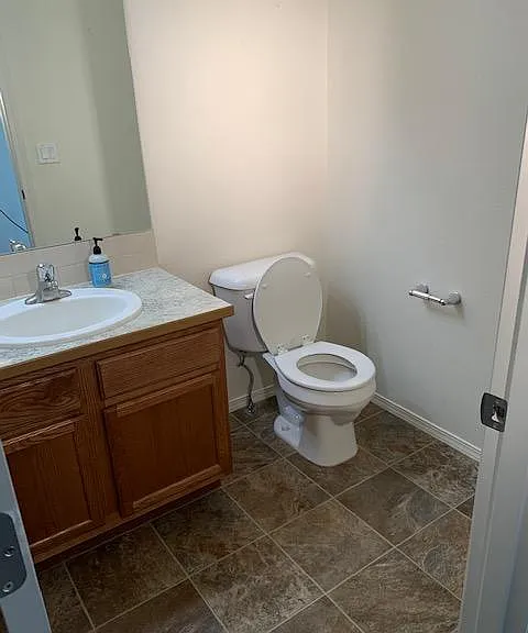 1718 NW Larch Wood Ct — Photo 14