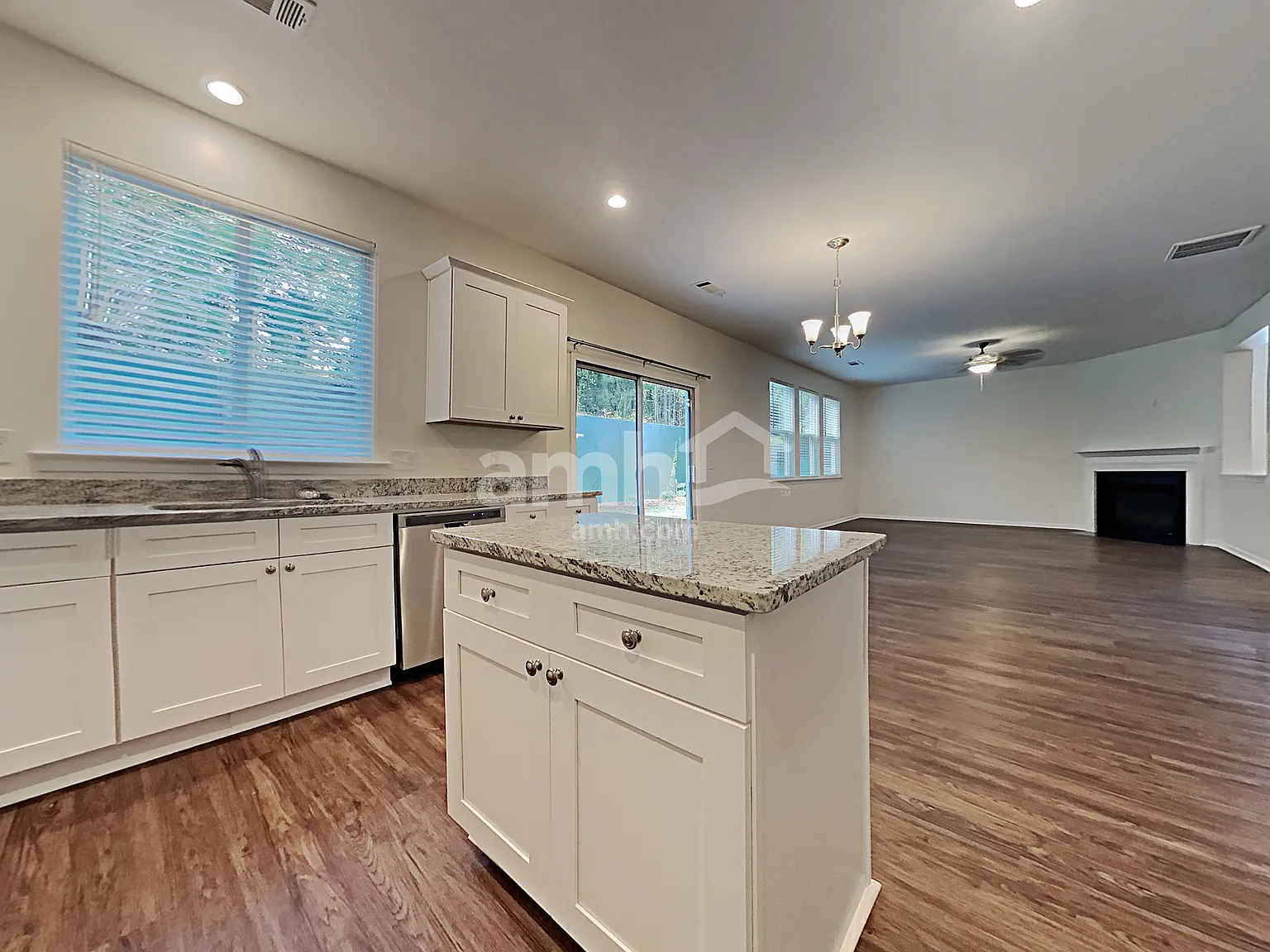 4 bed, 2.5 bath, 2312 sqft, $2,580 — Photo 4