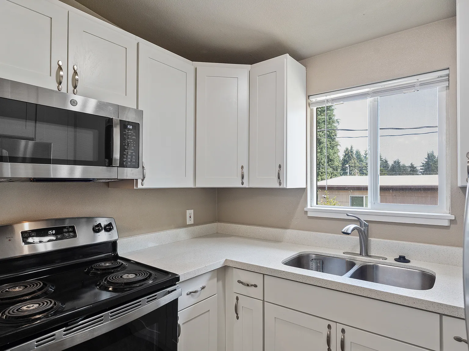 8109 240th St SW, Edmonds - 3 — Photo 1