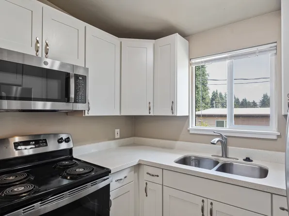 8109 240th St SW APT 3, Edmonds, WA 98026