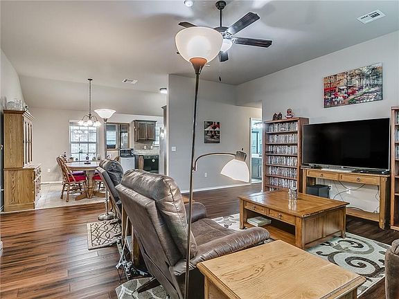 3rd image of 5810 Clearwater Dr