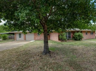 900 Lazy Ln, Bryan, TX 77802