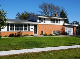 1103 N Brentwood Ln, Mount Prospect, IL