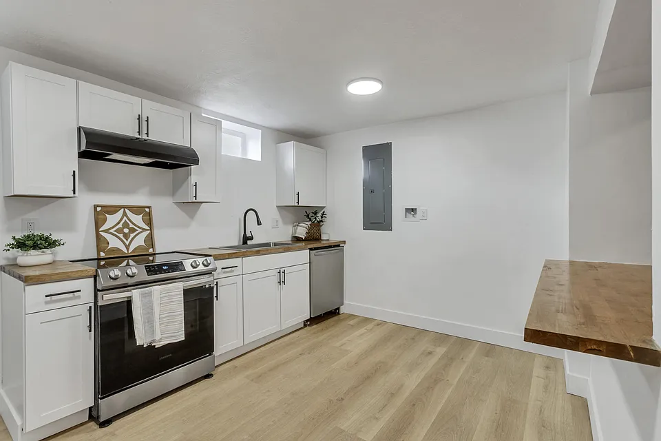 856 N 100th St E — Photo 1