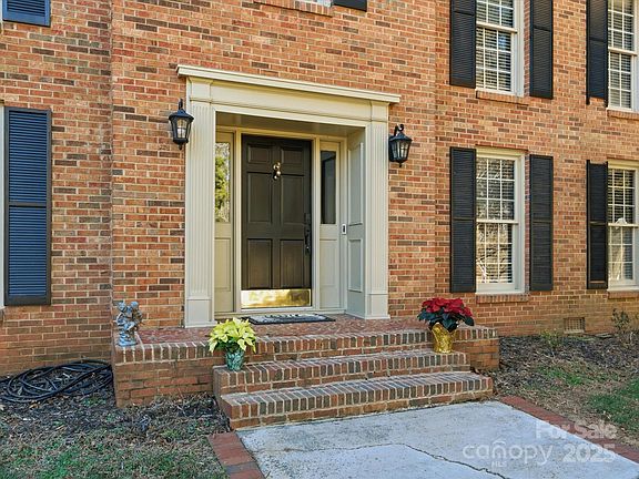 3rd image of 9218 Deerpark Ln