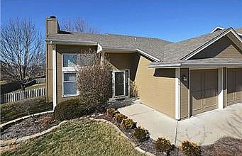 2nd image of 804 White Oak Ln