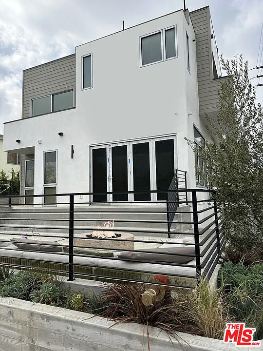 3 bed, 3.5 bath, $8,900 — Photo 2
