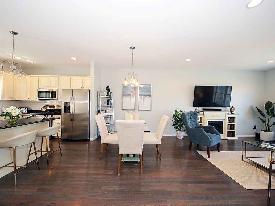 8 Oak Branch Drive