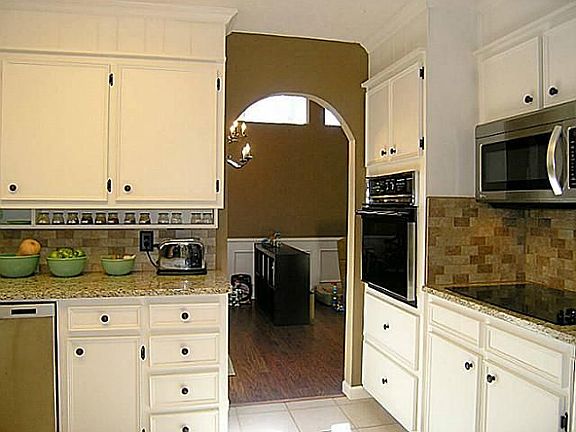 5th image of 901 Live Oak Ln