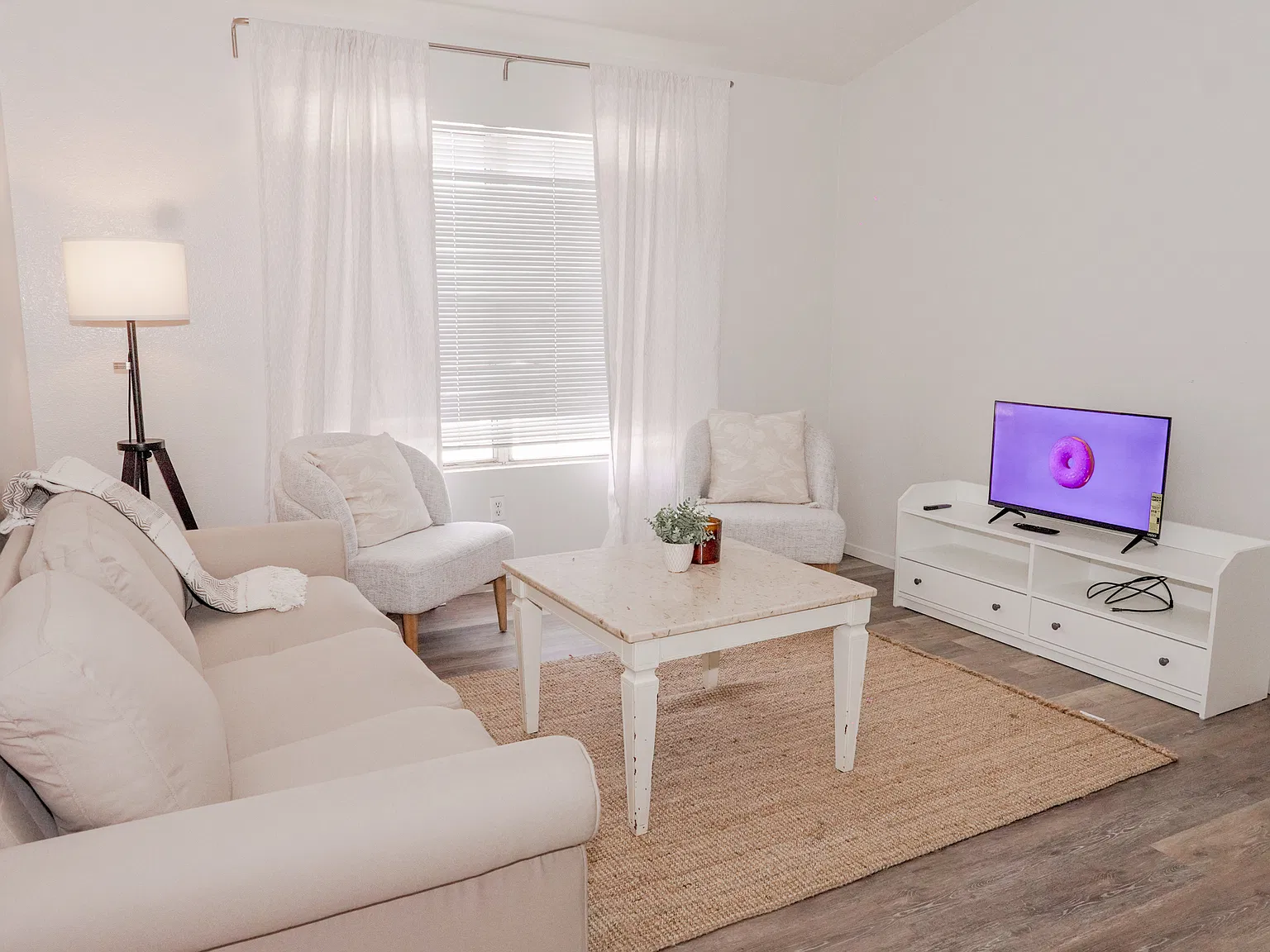 2 bed, 1089 sqft, $1,621 — Photo 4