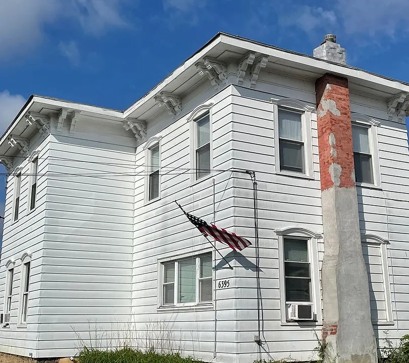 6395 Lakeshore Road