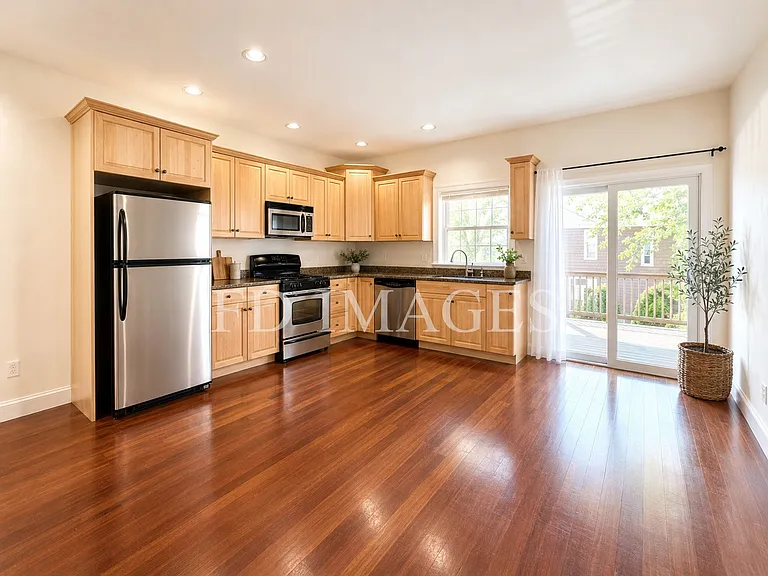 661 Bennington St #2 — Photo 8
