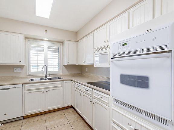4th image of 4027 E Clovis Cir