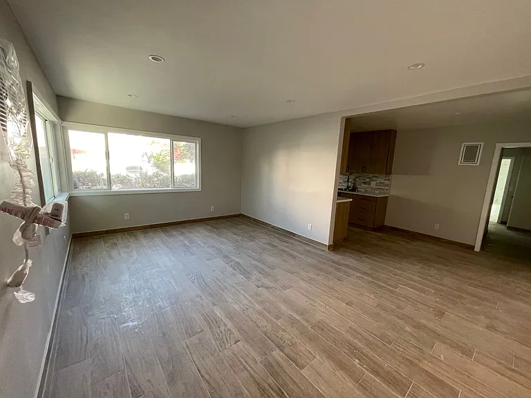 9949 Pinewood Ave — Photo 4