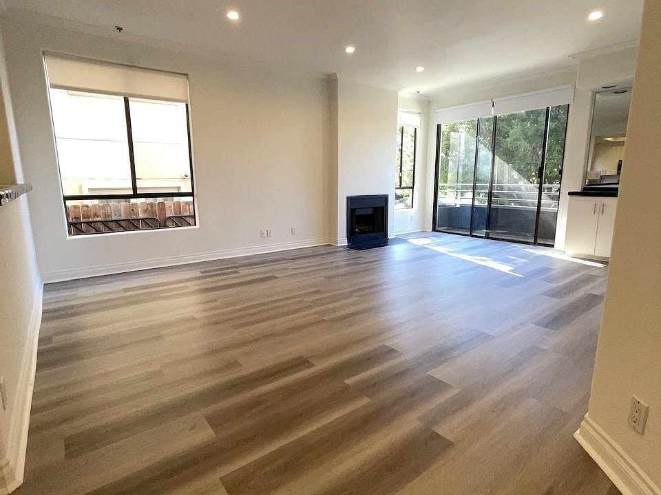 1st image of 914 S Wooster St APT 101