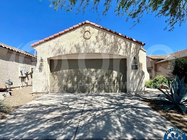 252 W Calle Media Luz — Photo 1