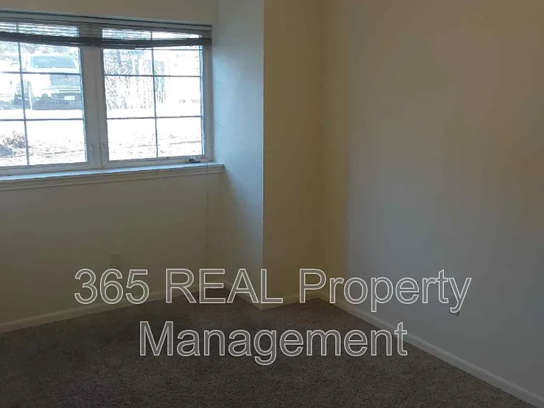 2551 24th St #B-1 — Photo 15