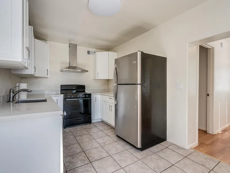 Kitchen to hallway