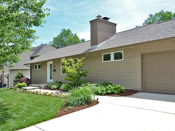 3rd image of 610 Pamela Ln