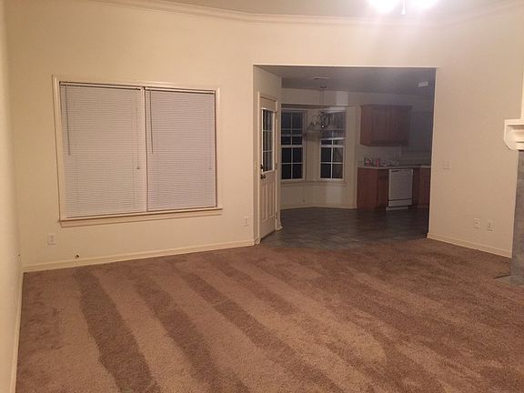 3rd image of 911 SW Navajo Dr