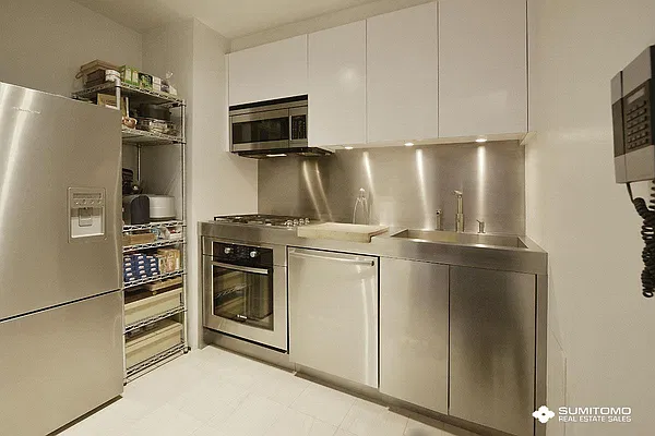 Sold by Sumitomo Real Estate Sales | media 9