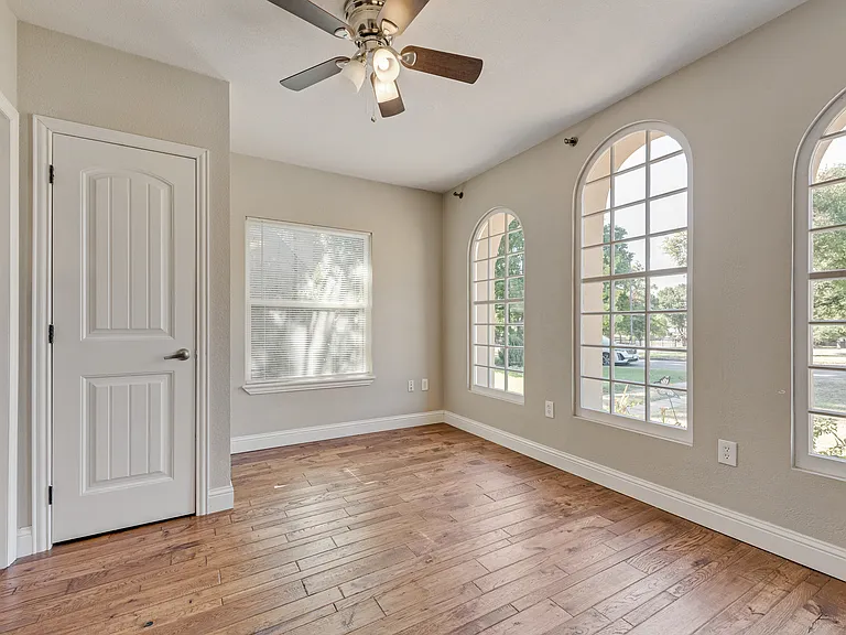 811 Kidd Springs Dr — Photo 22