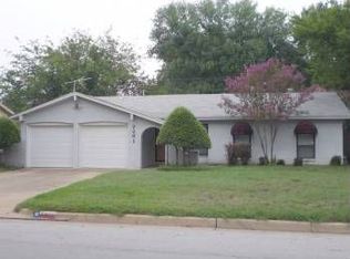 7461 Van Natta Ln, Fort Worth, TX 76112