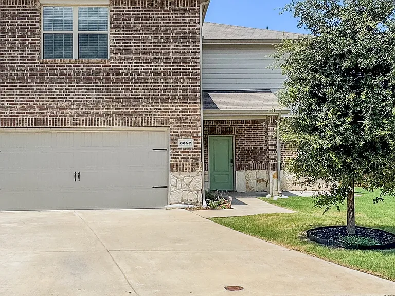 3387 Everly Dr — Photo 2