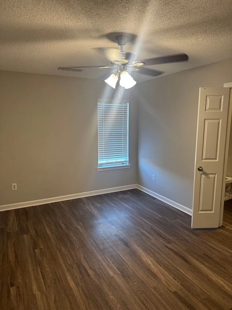 Building Photo - 7043 Gleneagles Dr