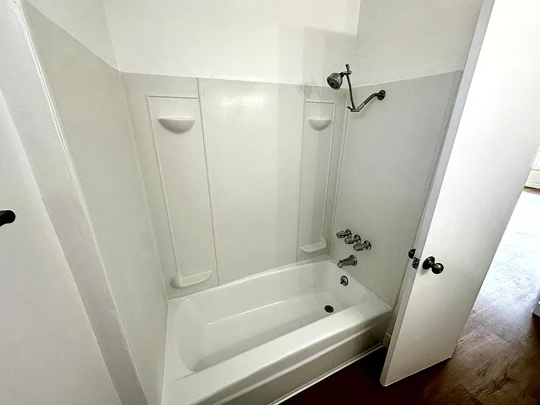 1915 W 22nd St. — Photo 18
