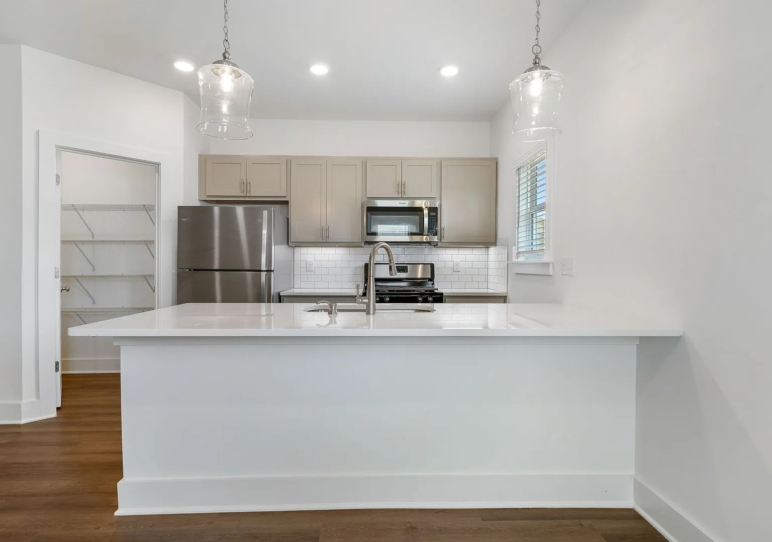 3 Bedroom with Garage and Fenced Backyard! — Photo 3