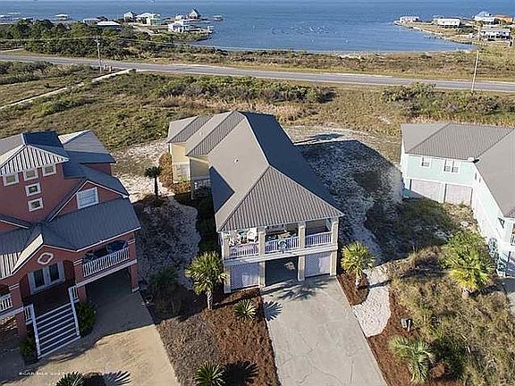 Back Porch - Faces the Bay