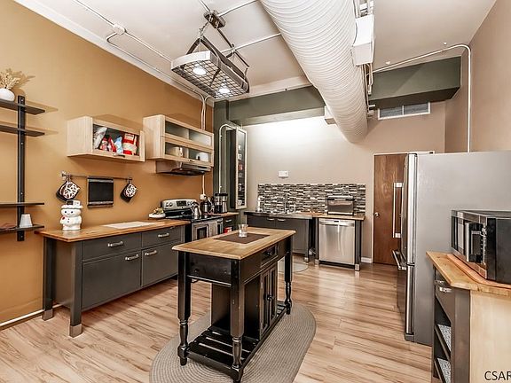 4th image of 137 Clinton St APT 3B