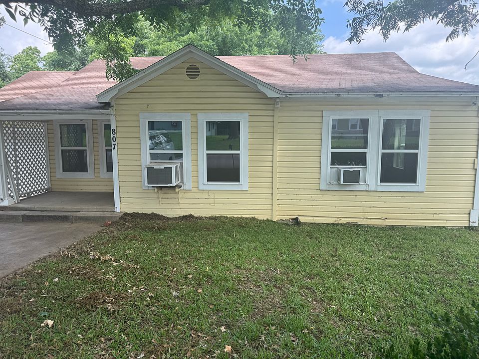 1st image of 807 E Tom Green St