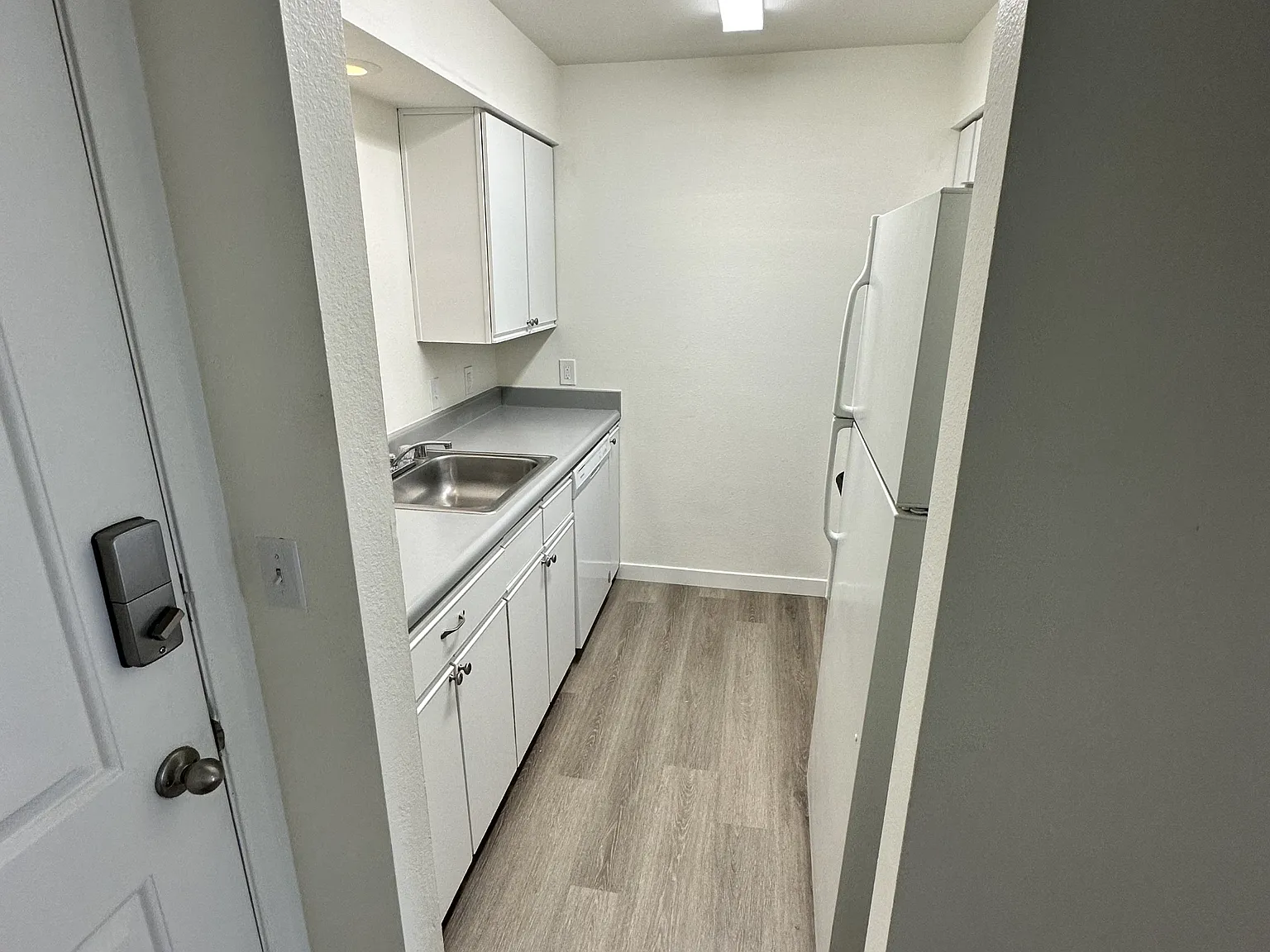1119 West 11th Avenue — Photo 4