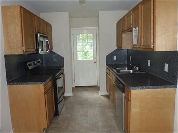 4th image of 10680 Royal York Dr