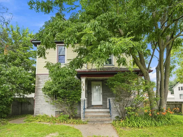 2626 Brady St, Davenport, IA 52803