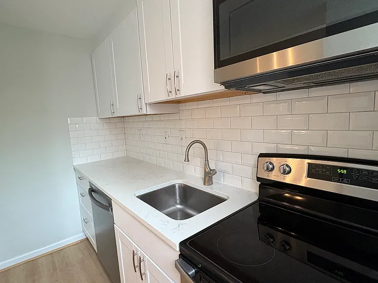 1742 N Rhodes St #300 — Photo 5