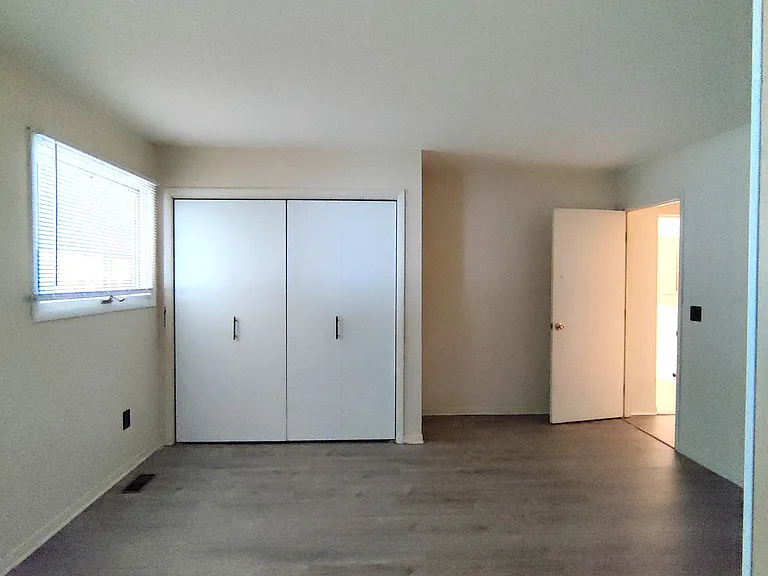 242 W Lincoln Ave — Photo 6