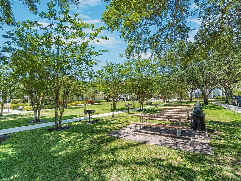 276 Murcia Dr #213 — Photo 28