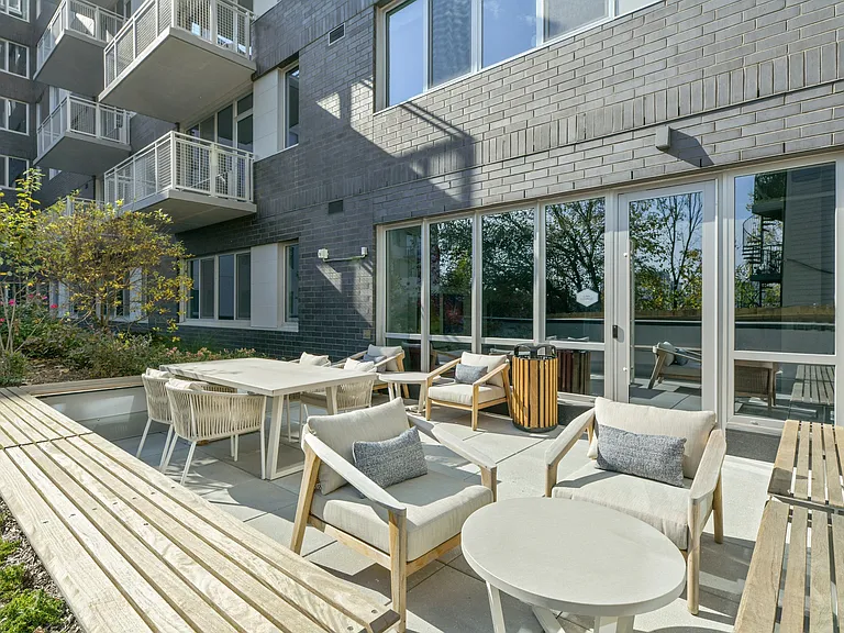 Link Apartments H Street — Photo 27