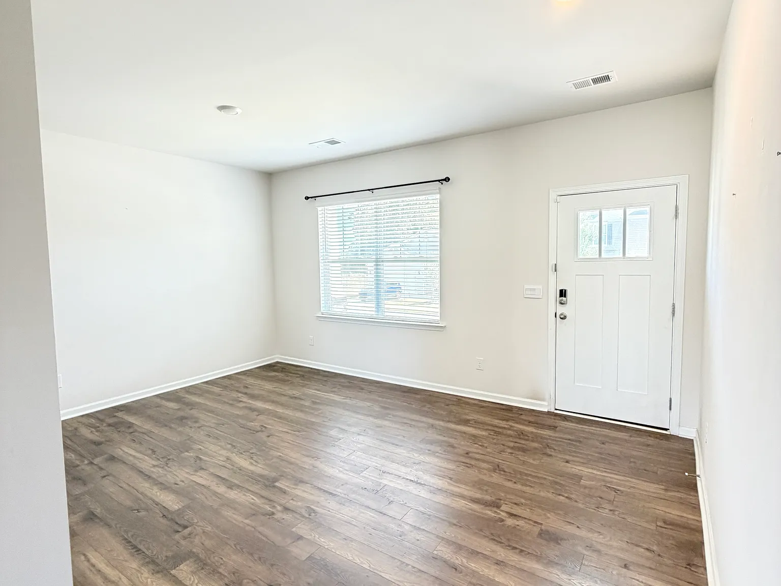 4 bed, 2.5 bath, 2207 sqft, $2,250 — Photo 4