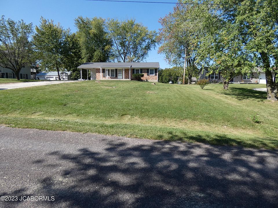 1st image of 905 Elaine Dr