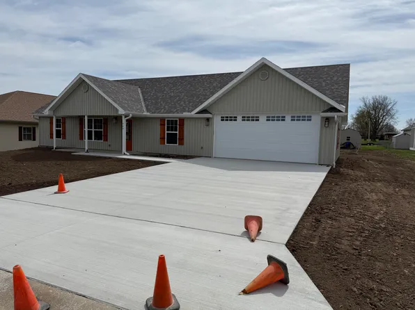 906 E Keg St, Marshall, MO 65340