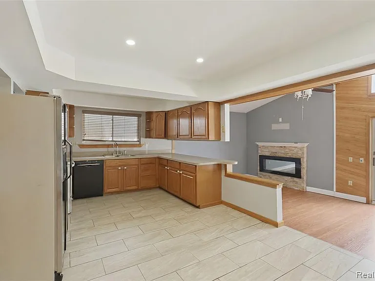 3125 Hedge Dr — Photo 8