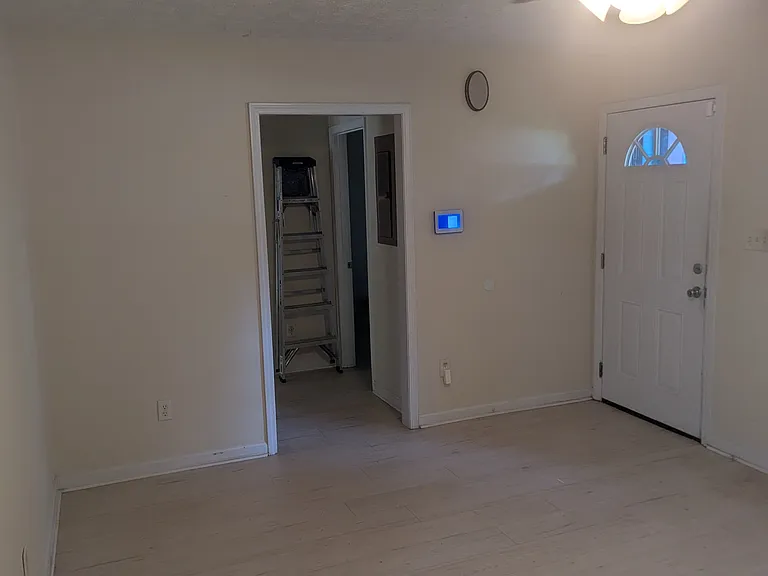 142 Fairview St — Photo 6
