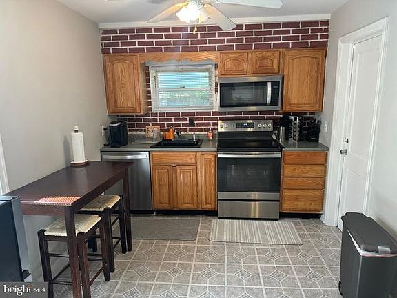 4th image of 2821 E Lee Ave